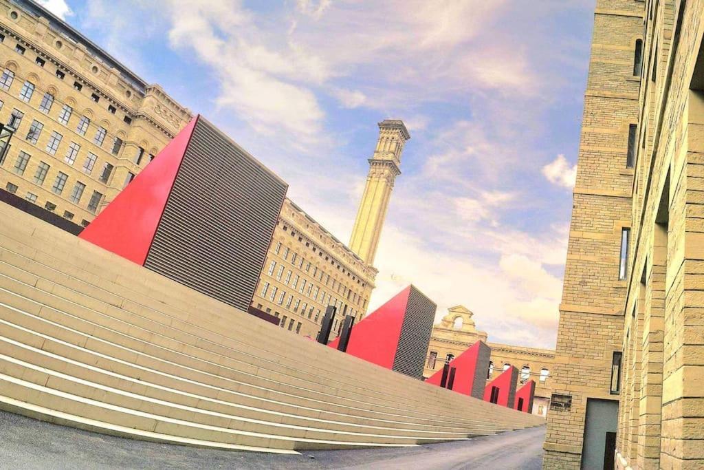 Modern Duplex Penthouse Panoramic Views & Parking Apartment Bradford  Exterior photo